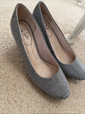 Life Stride Metallic Sparkle Gray Women's Pumps